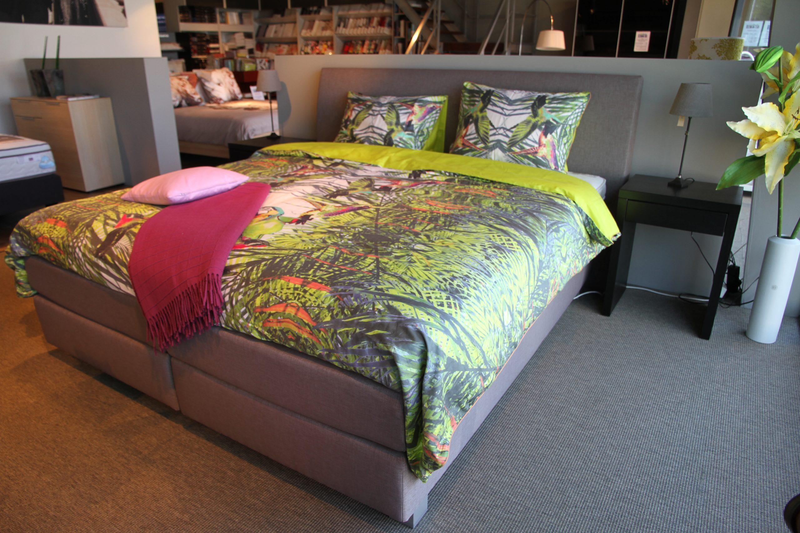 Boxspring met hoofdbord curve Boxspring met hoofdbord curve