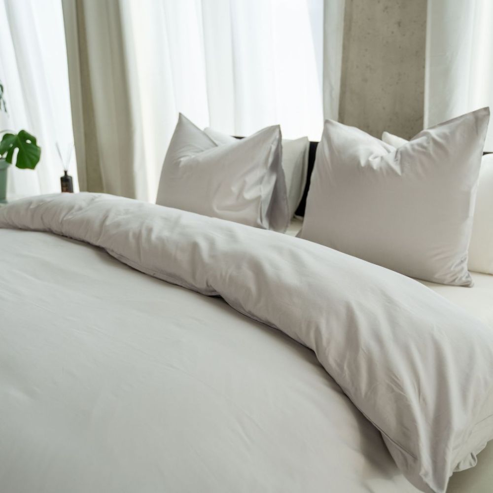 senju_-_zilvergrijs Kayori Senju zilvergrijs 140x200/220cm katoensatijn - Afbeelding 1